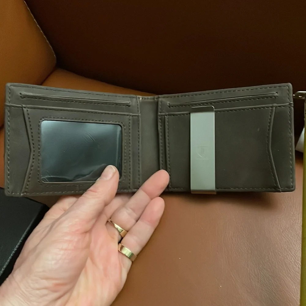 New Brown Leather Mens Wallet. New in the Box. Travando.